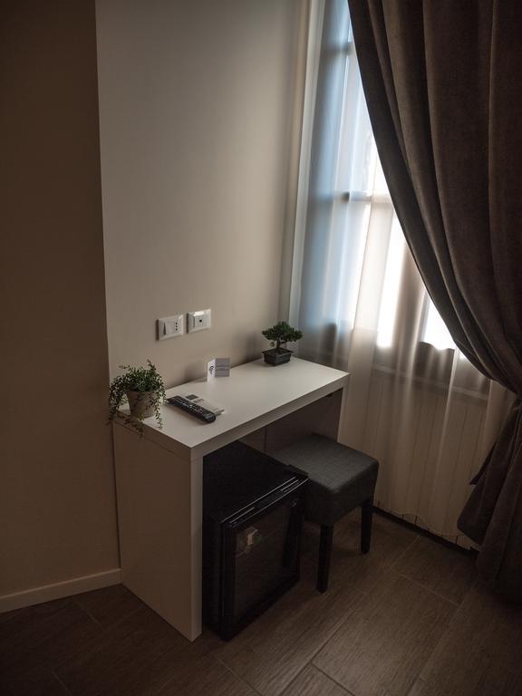 Bed Milano Linate Hotel ภายนอก รูปภาพ