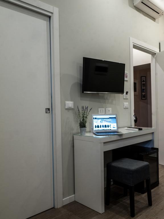 Bed Milano Linate Hotel ภายนอก รูปภาพ
