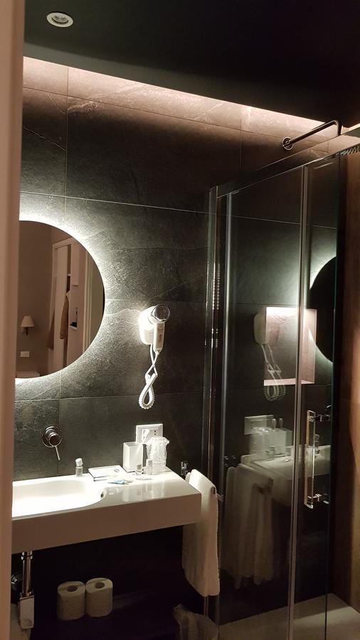 Bed Milano Linate Hotel ภายนอก รูปภาพ