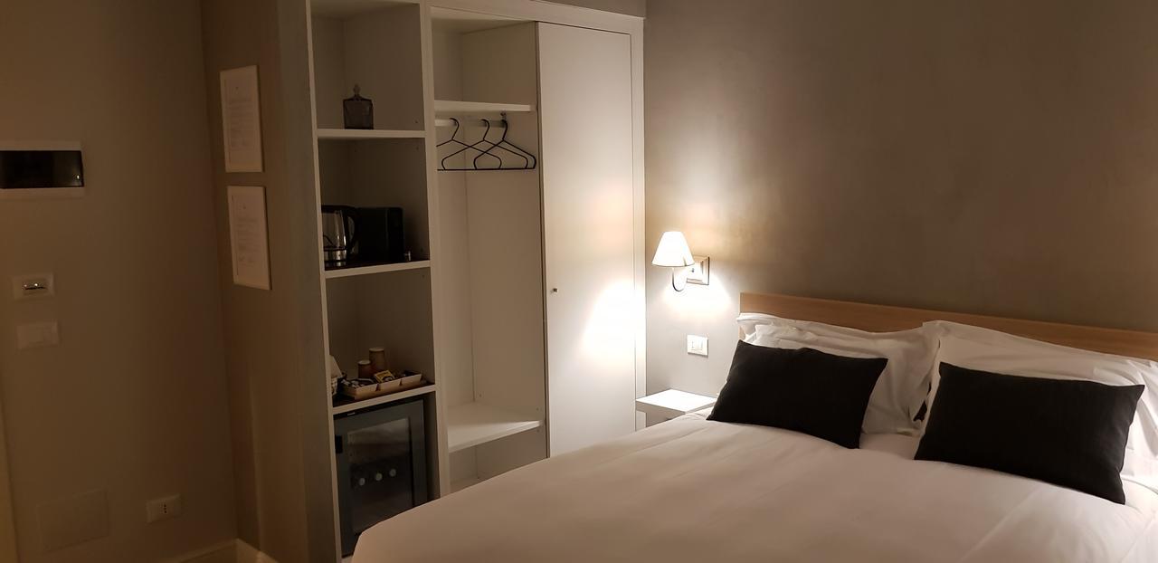 Bed Milano Linate Hotel ภายนอก รูปภาพ