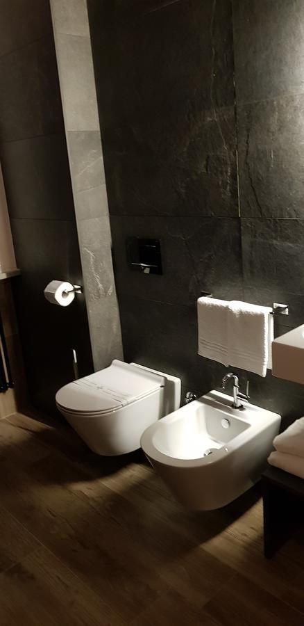 Bed Milano Linate Hotel ภายนอก รูปภาพ
