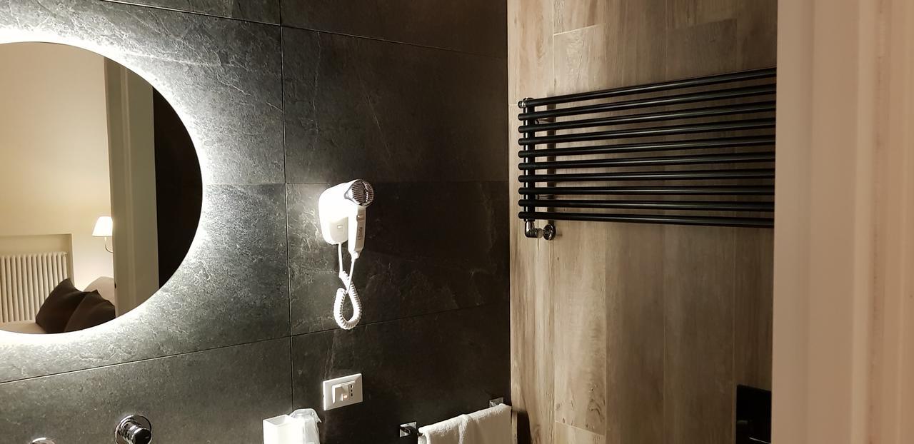 Bed Milano Linate Hotel ภายนอก รูปภาพ