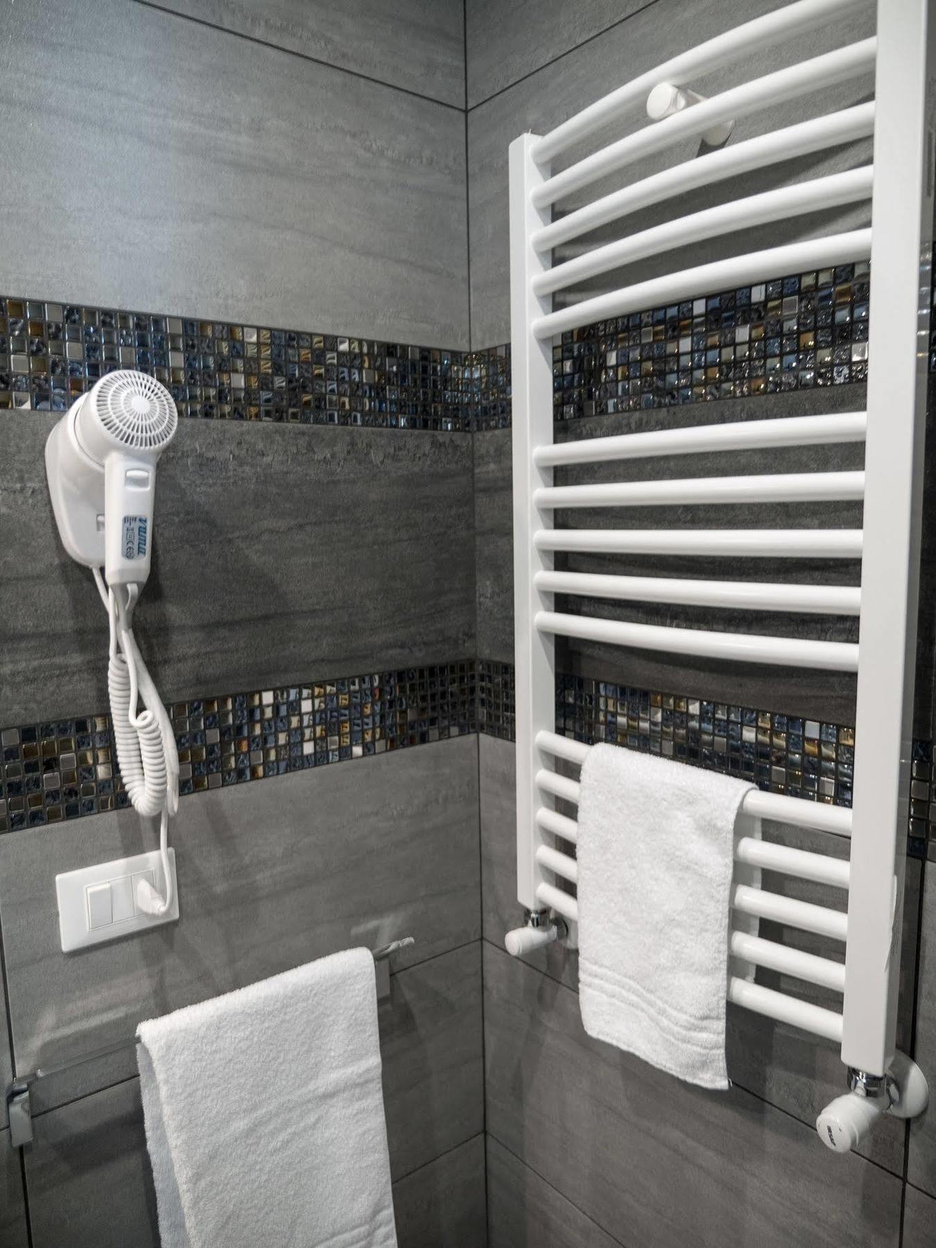 Bed Milano Linate Hotel ภายนอก รูปภาพ