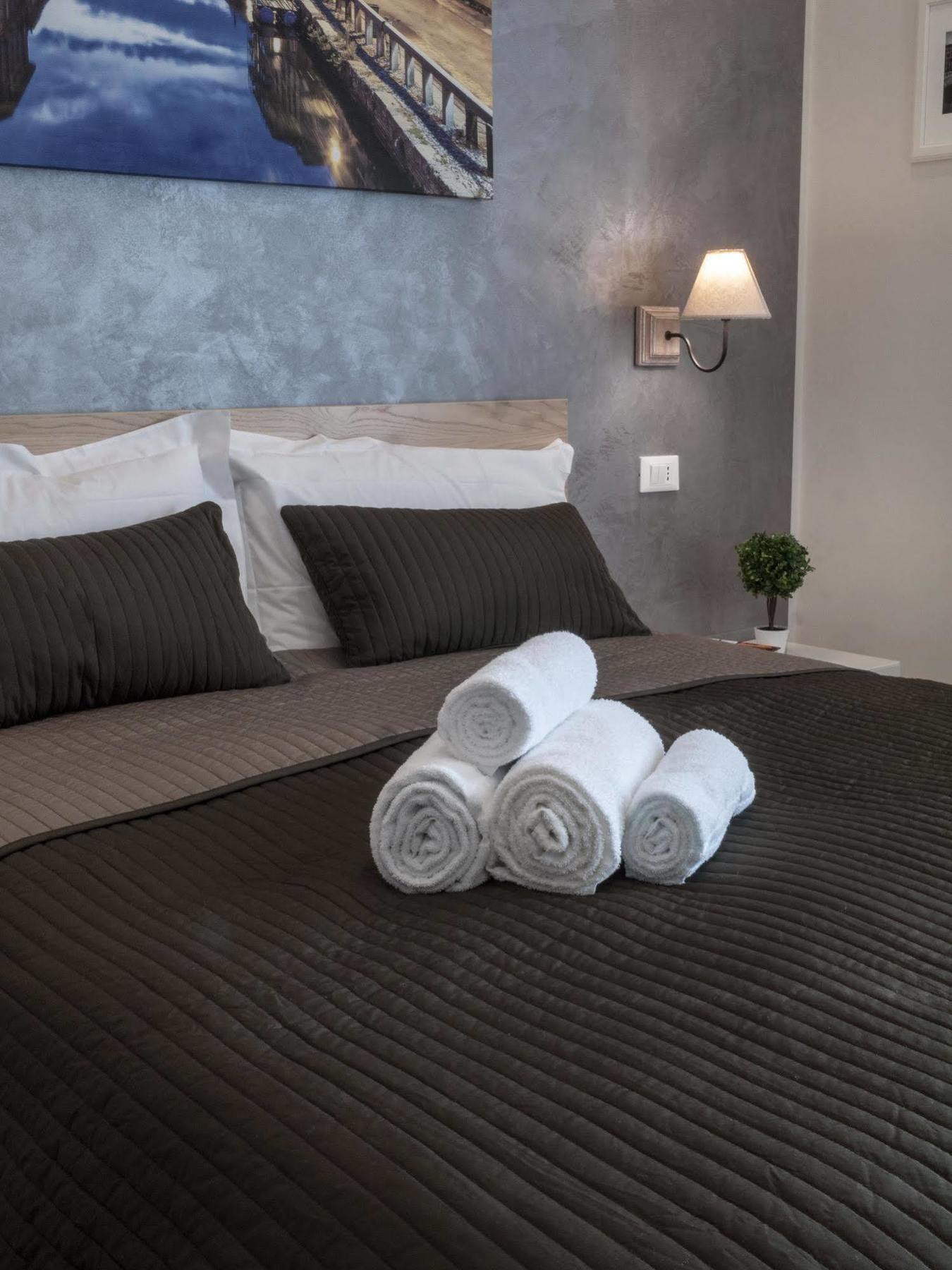 Bed Milano Linate Hotel ภายนอก รูปภาพ